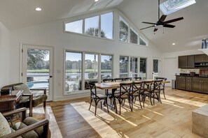 Dining - Amazing & newly updated Palmetto Dunes Resort Pet Friendly Home (Hilton Head)