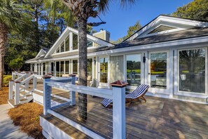 Terrace/patio - Amazing & newly updated Palmetto Dunes Resort Pet Friendly Home (Hilton Head)
