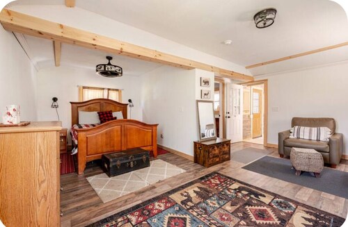 Cozy 1-bedroom studio in peaceful Ashland with AC