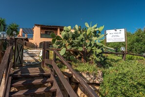 A wooden staircase leading to a building with a sign reading "SEA VILLAS RECEPTION". - Charming Sea Villas-villa Sleeps 6IN Shared Pool (Stintino)