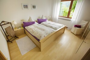 2 habitaciones, tabla de planchar con plancha, wifi y ropa de cama 