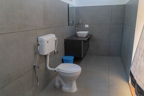 تجهيزات دش، مناشف، صابون، شامبو