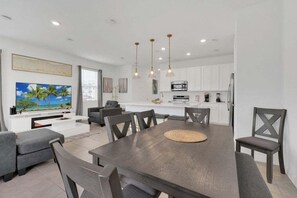 Dining - 3 Beds 3 Baths Cozy Town Home 3 Bedroom Townhouse (Davenport)
