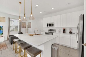 Private kitchen - 3 Beds 3 Baths Cozy Town Home 3 Bedroom Townhouse (Davenport)