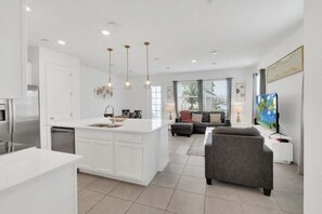 Living area - 3 Beds 3 Baths Cozy Town Home 3 Bedroom Townhouse (Davenport)