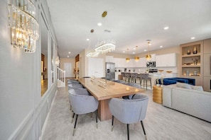Interior - Sunset On The Hill Huge 10 Bedroom Private Pool! 10 Villa (Davenport)