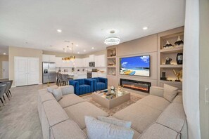 Living area - Sunset On The Hill Huge 10 Bedroom Private Pool! 10 Villa (Davenport)