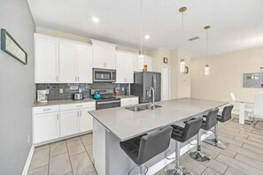 Maison mitoyenne, 4 chambres | Cuisine privée