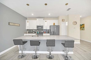 Private kitchen - Beautiful Paradise Palms Retreat 4 Bedroom Townhouse (Kissimmee)