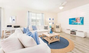House, 5 Bedrooms | Living area - Spacious 5 Bed Pool Home With Game Room 5 Bedroom Home (Davenport)