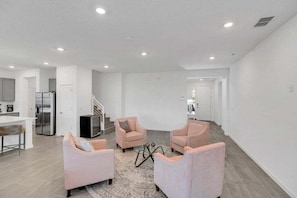 Villa, Birden Çok Yatak Odası | İç mekân