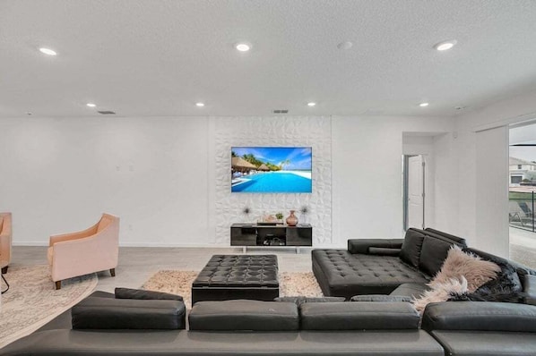 Villa, Birden Çok Yatak Odası | Oturma alanı