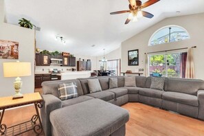 Villa, 4 Yatak Odası | Oturma alanı