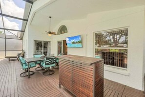 Villa, 4 Schlafzimmer | Speisen im Freien