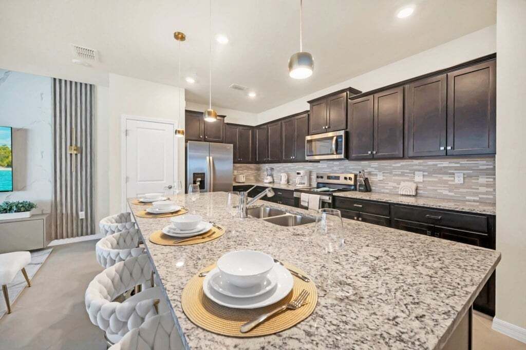 Townhome, 5 Bedrooms | Private kitchen
