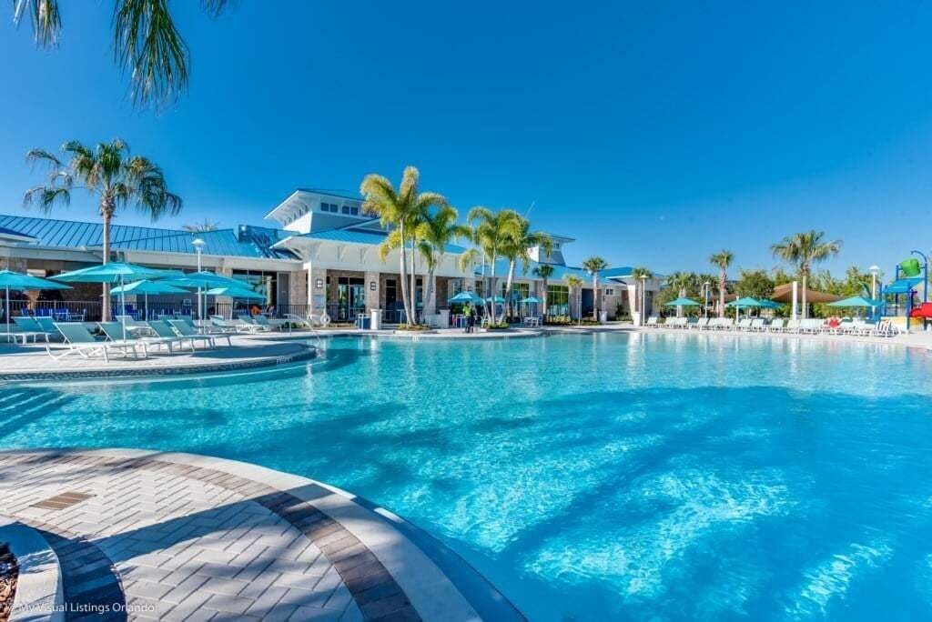 Vil·la, diversos dormitoris | Piscina | Piscina climatitzada 