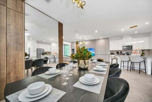Vila, beberapa kamar | Tempat makan
