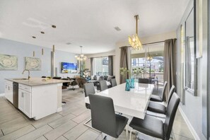 Townhome, 4 Bedrooms | Dining - Retreat & Relax Screened In Pool Home Kid Rooms 4 Bedroom Townhouse (Kissimmee)