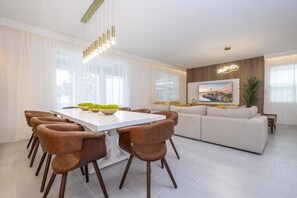 Villa, flere soverom | Spiseområde