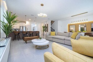Villa, varias habitaciones | Área de sala de estar