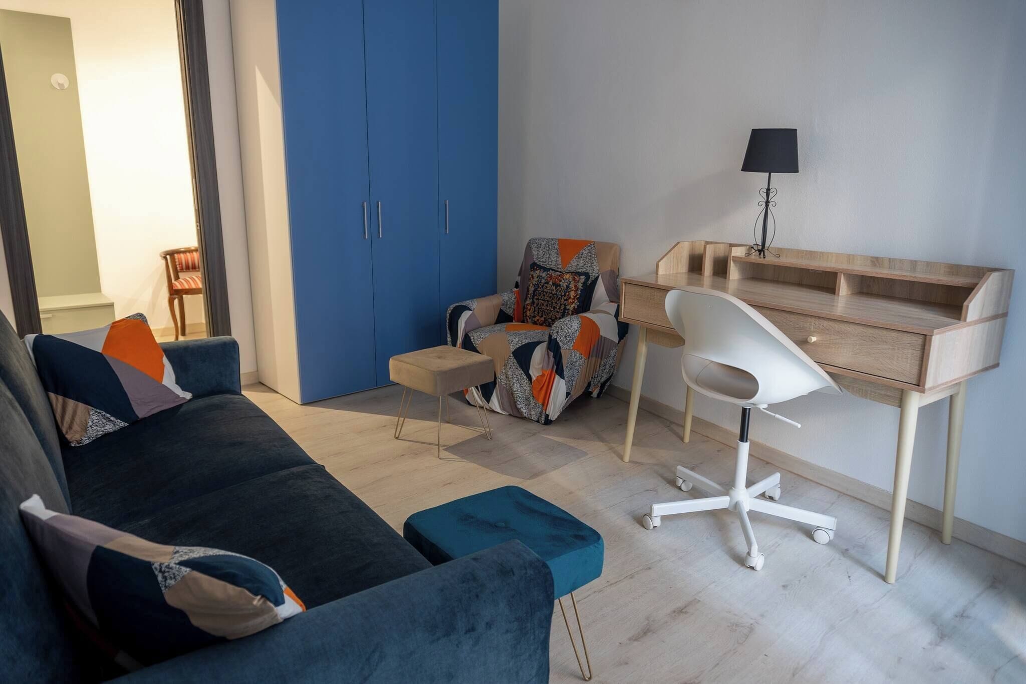 Apartment, 2 Bedrooms, Balcony | Living room | Books