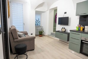 Apartment, 2 Bedrooms, Balcony | Living room | Books - Casa Piazzetta ti Aspetta! (Saluzzo)