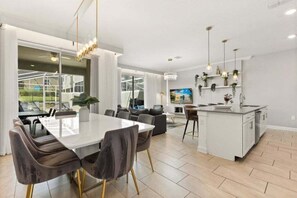 Dining - 4 Bed Town Home With Pool Champions Gate 4 Bedroom Townhouse (Davenport)
