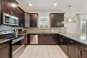Private kitchen - Exceptional Quality Private Pool Home 6 Bedroom Villa (Davenport)