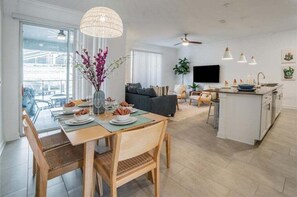 Interior - Stunning 4 Bed Townhome Pool & Waterpark 4 Bedroom Townhouse (Davenport)