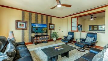 Vila, 2 quartos | Área de estar | Smart TV