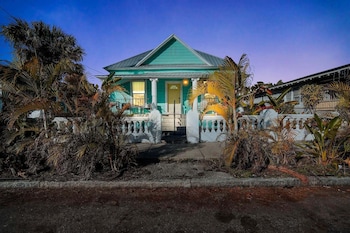 Modern Tampa Home Near Ybor And Downtown 3 Bedroom Home