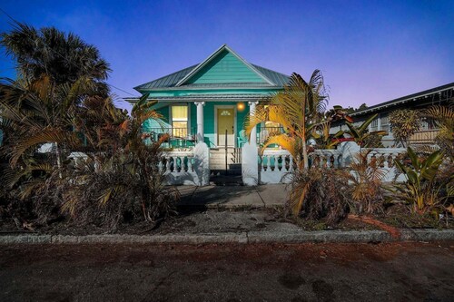 Modern Tampa Home Near Ybor And Downtown 3 Bedroom Home