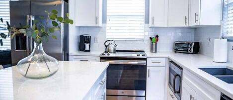 House, 4 Bedrooms | Private kitchen | Fridge, oven, coffee/tea maker, toaster