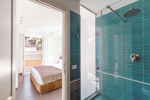 Hochwertige Bettwaren, Daunenbettdecken, Bügeleisen/Bügelbrett