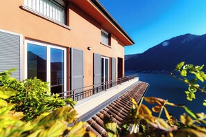 Hochwertige Bettwaren, Daunenbettdecken, Bügeleisen/Bügelbrett