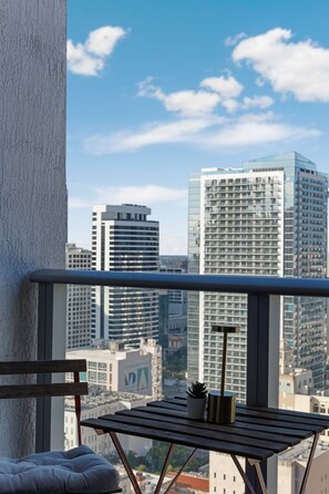 Property grounds - Skyline Studio with Rooftop Pool & Parking (Miami)