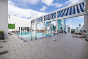 Pool - Skyline Studio with Rooftop Pool & Parking (Miami)