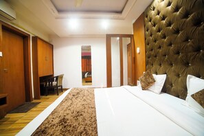 Superior Double Room | Free WiFi - Johri Regency (Bhopal)