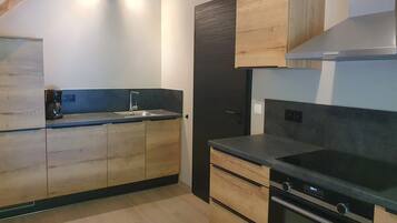 Fridge, oven, coffee/tea maker, cookware/dishes/utensils