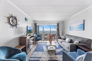 Living area - Marigot Beach 403 2bedroom Oceanfront (Ocean City)