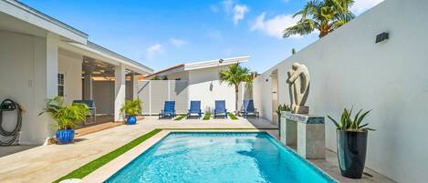 House (4 Bedrooms) | Front of property