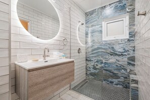 Nhà (3 Bedrooms) | Tiện nghi, dịch vụ nơi lưu trú