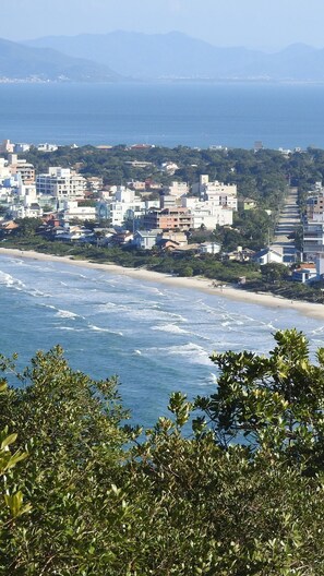 Beach - LM64 Lobster House in Bombinhas for 15 people Share Save (Bombinhas)