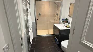 Shower, towels