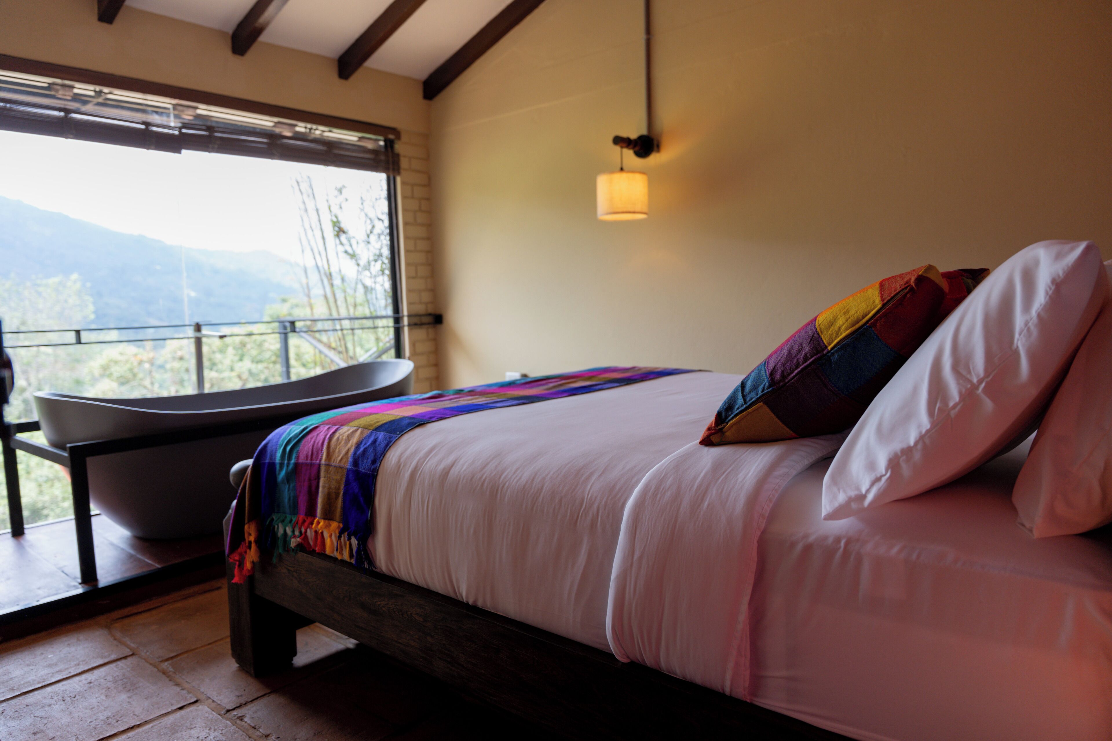 Minibar, free WiFi, bed sheets