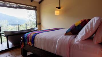 Minibar, free WiFi, bed sheets