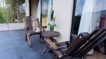 Suite Familiale, balcon, vue colline | Vue depuis le balcon