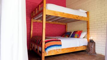 Minibar, wifi gratis y ropa de cama