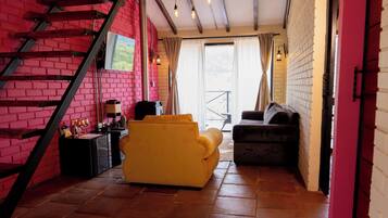 Minibar, wifi gratis y ropa de cama