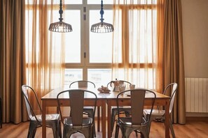 Dining - Family apartment in Sants (Barcelona)
